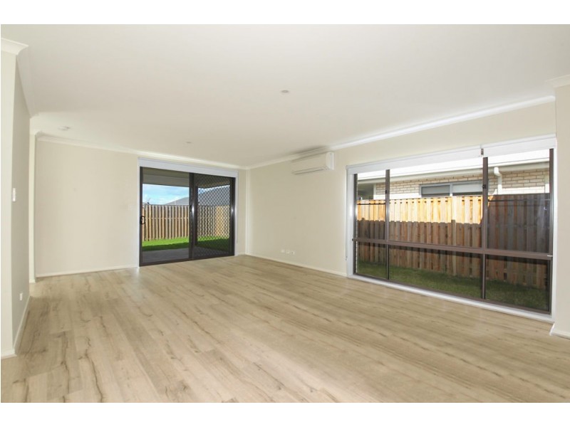 12 Lindeman Circuit, Pimpama QLD 4209