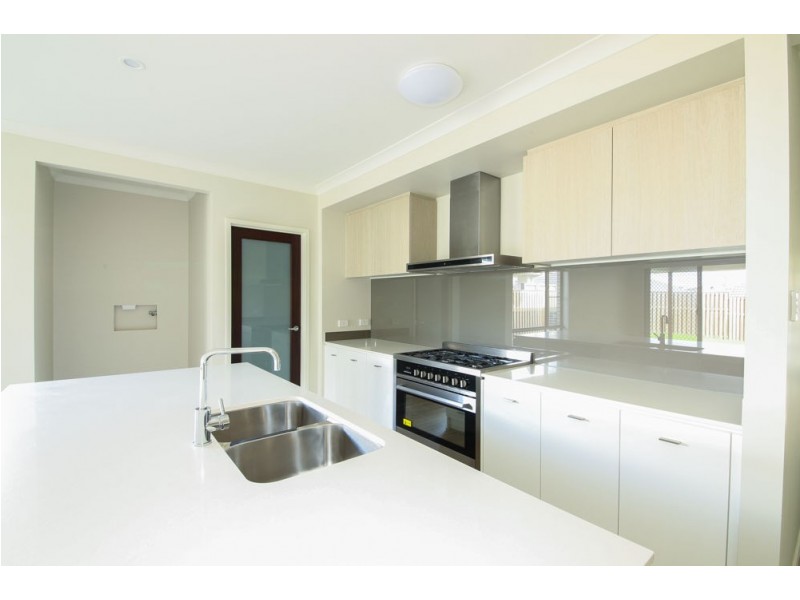 12 Lindeman Circuit, Pimpama QLD 4209