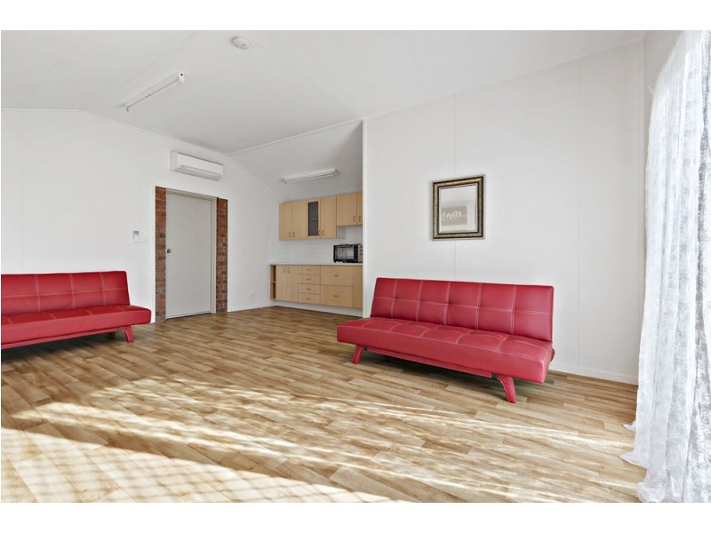 221 Springwood Road, Springwood QLD 4127