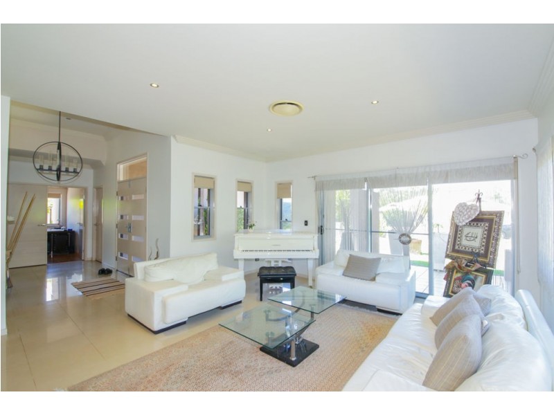 20 Rainbow Circuit, Coomera Waters QLD 4209