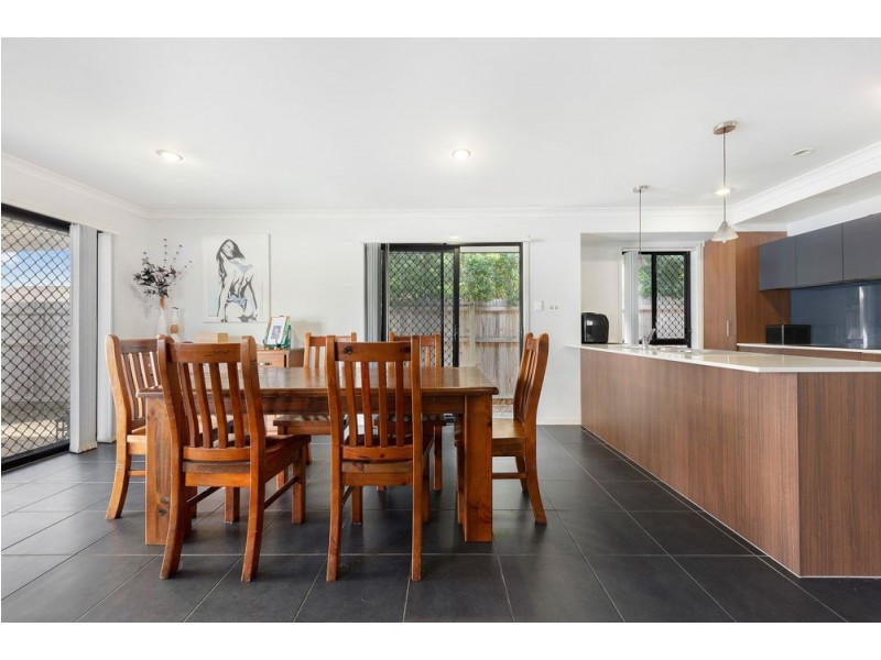 27 Ravensbourne Circuit, Waterford QLD 4133