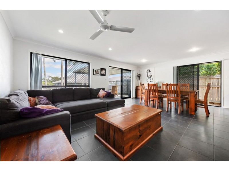 27 Ravensbourne Circuit, Waterford QLD 4133