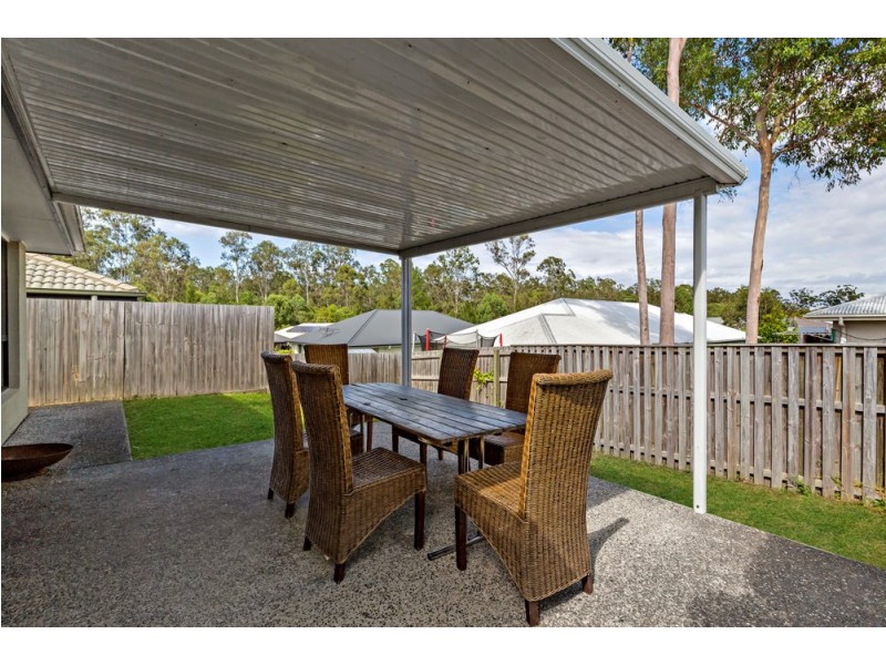 27 Ravensbourne Circuit, Waterford QLD 4133