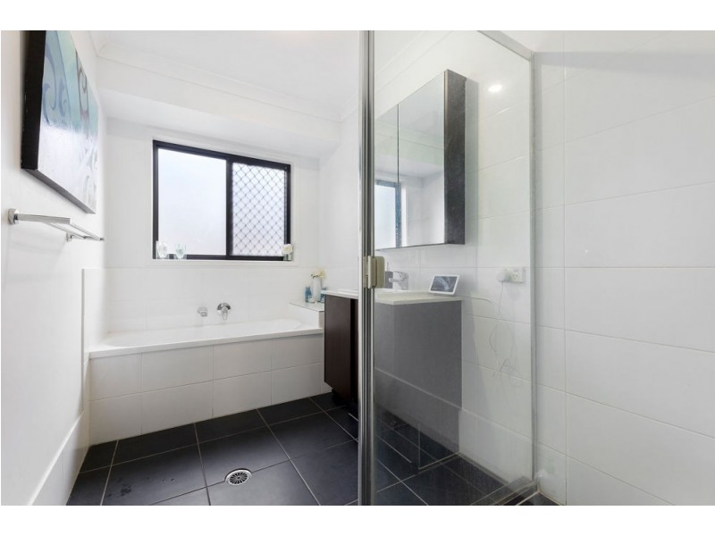 27 Ravensbourne Circuit, Waterford QLD 4133