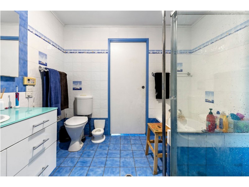 6 Redwood Street, Kingston QLD 4114