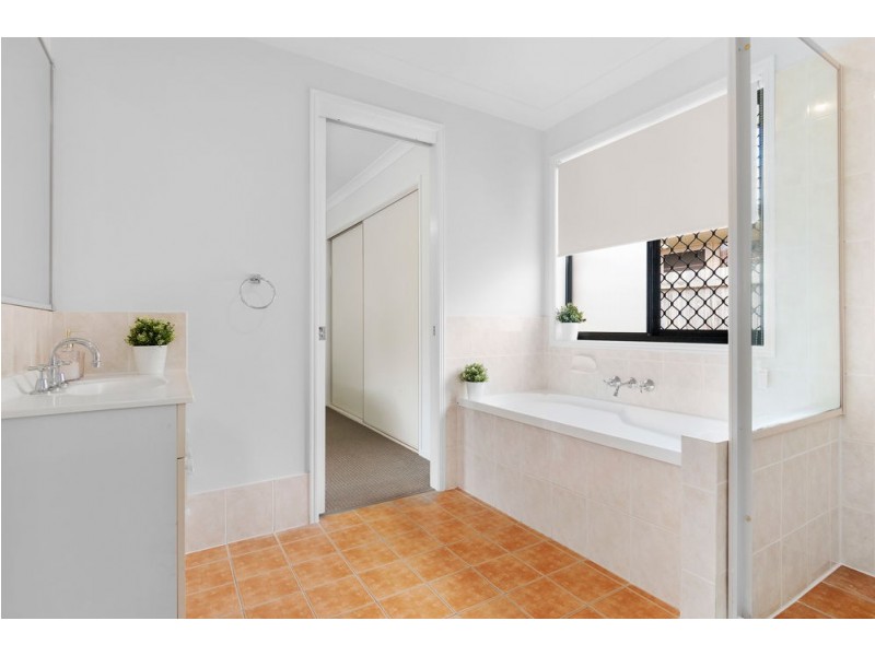 25 Lakes Entrance, Meadowbrook QLD 4131
