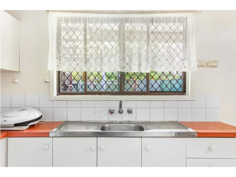 28 Lyngrove Street, Kingston QLD 4114