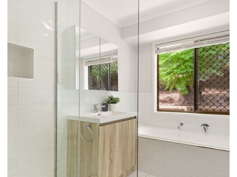 5 Maneroo Ct, Springwood QLD 4127
