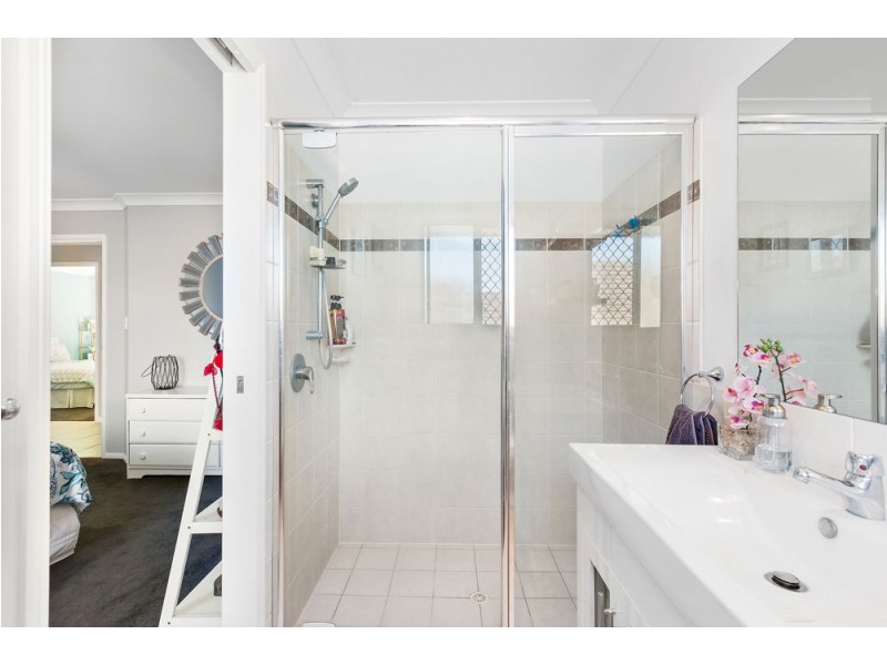 32 Woodlands Boulevard, Waterford QLD 4133