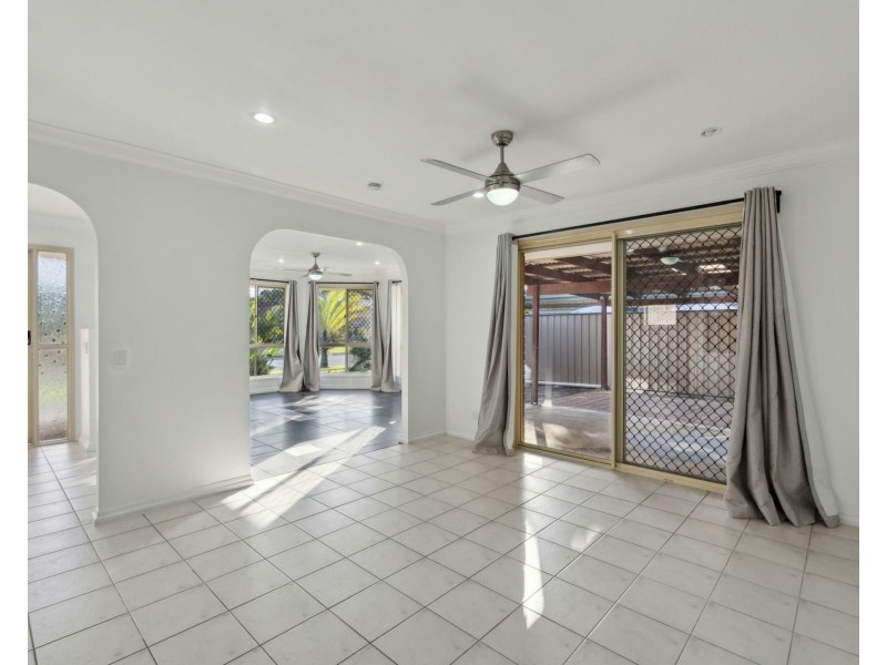 98 Regency Drive, Regents Park QLD 4118