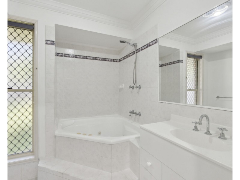 98 Regency Drive, Regents Park QLD 4118