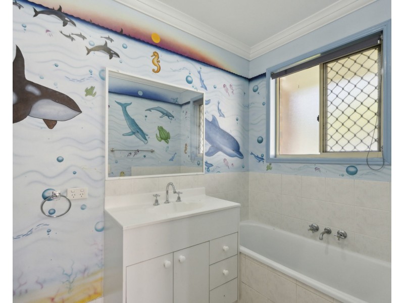 98 Regency Drive, Regents Park QLD 4118