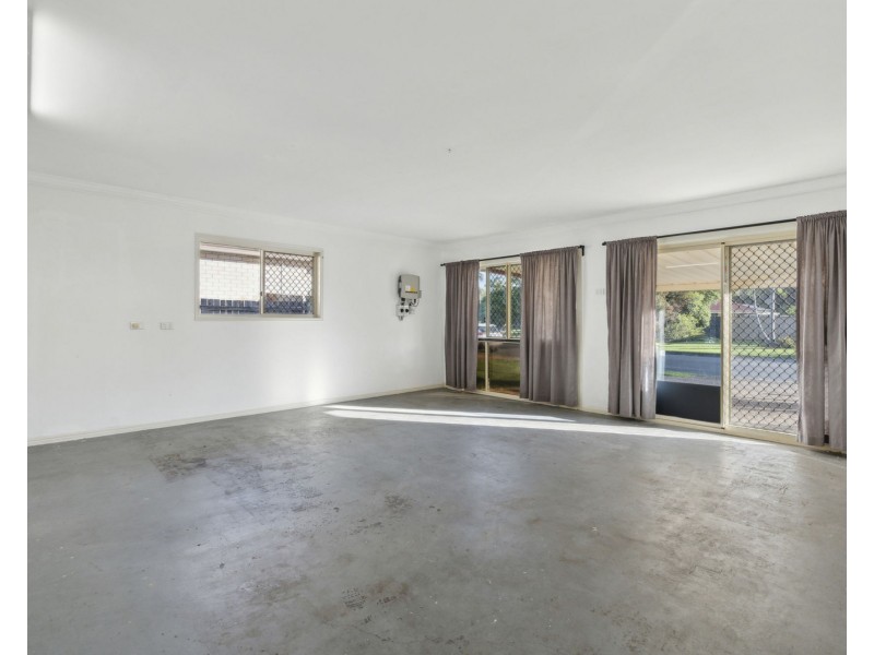 98 Regency Drive, Regents Park QLD 4118