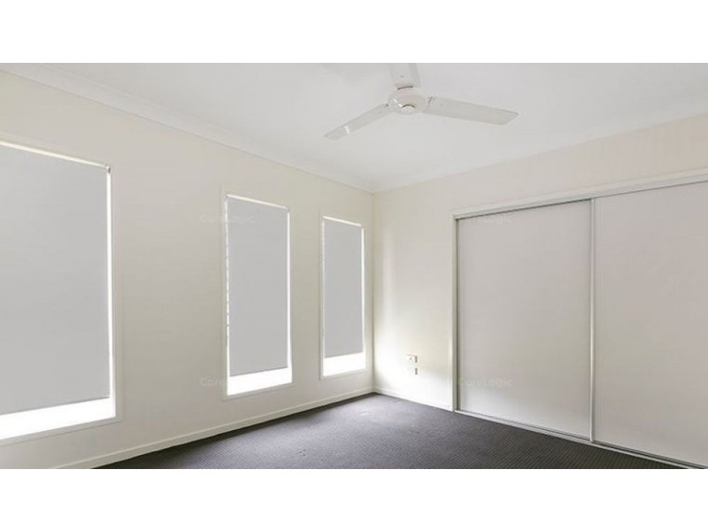 8 Mount Barney Cres, Park Ridge QLD 4125
