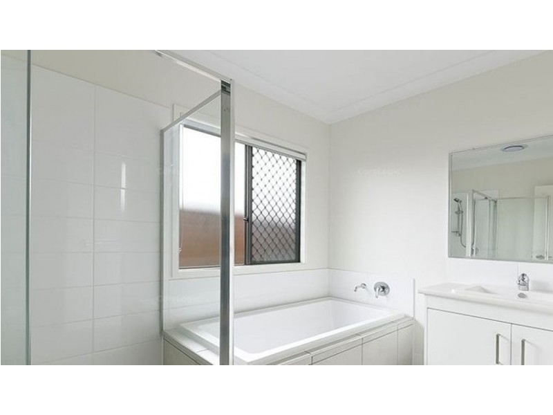 8 Mount Barney Cres, Park Ridge QLD 4125