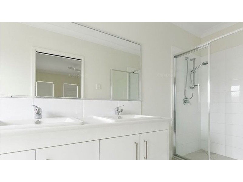 8 Mount Barney Cres, Park Ridge QLD 4125