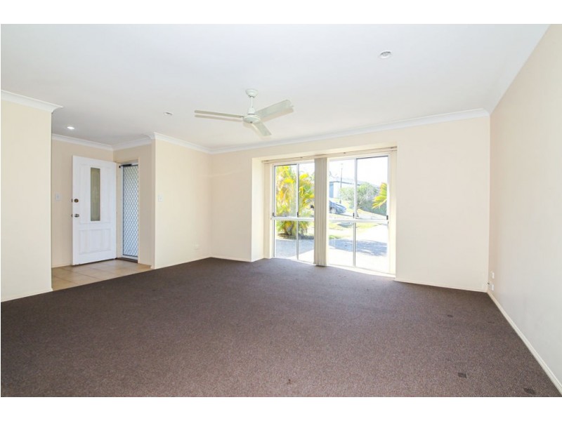 6 Cobbler Place, Pacific Pines QLD 4211