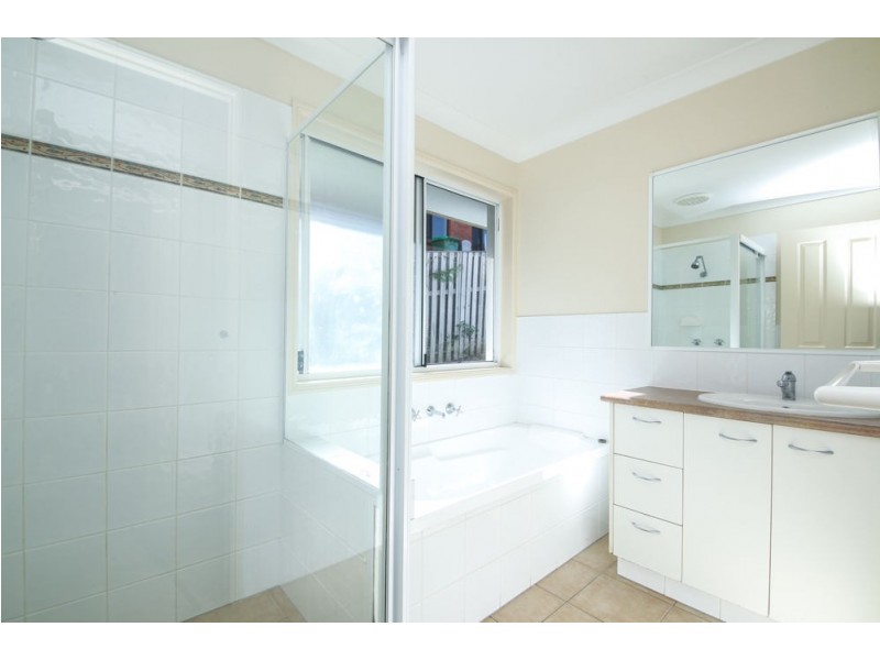 6 Cobbler Place, Pacific Pines QLD 4211