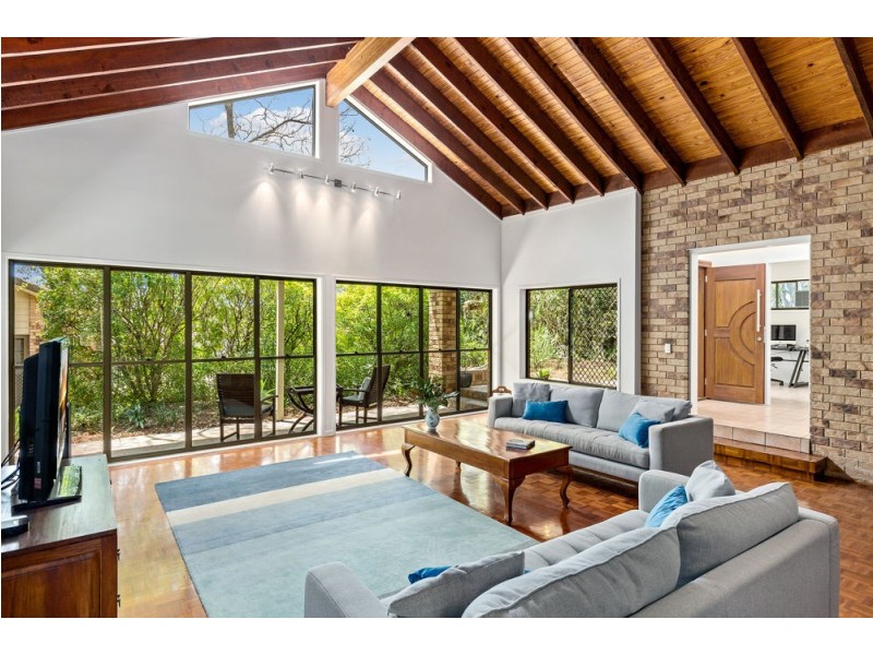 4 Cornwall Close (Private street at 30 Dorset Drive), Springwood QLD 4127