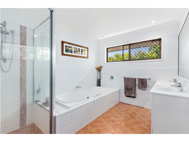 4 Cornwall Close (Private street at 30 Dorset Drive), Springwood QLD 4127