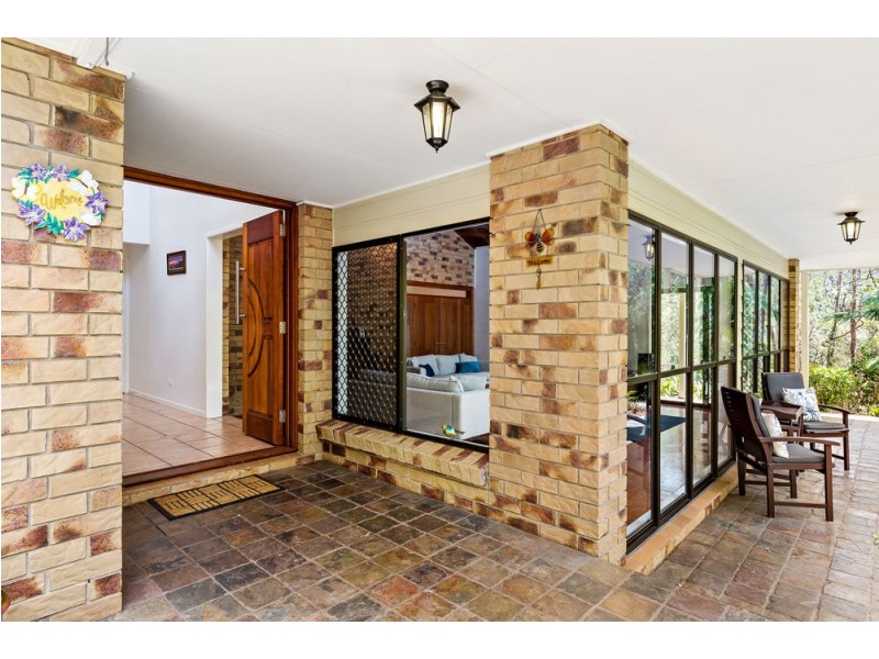 4 Cornwall Close (Private street at 30 Dorset Drive), Springwood QLD 4127