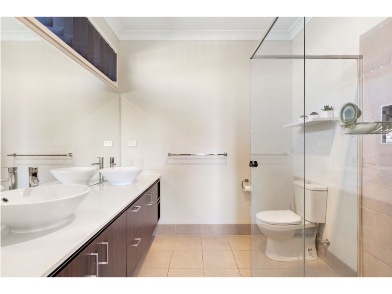 8 Sams Way, Marsden QLD 4132
