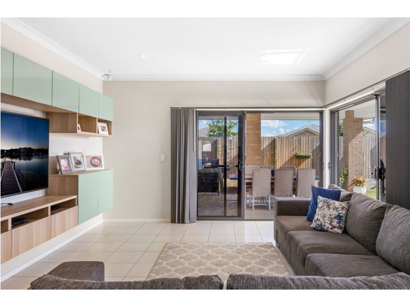 8 Sams Way, Marsden QLD 4132