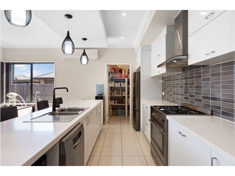 8 Sams Way, Marsden QLD 4132