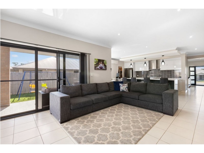 8 Sams Way, Marsden QLD 4132