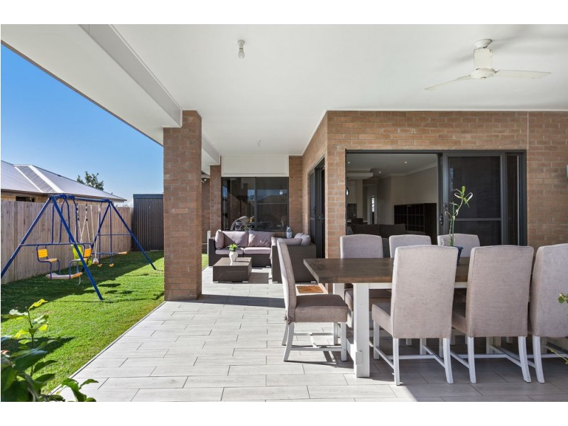 8 Sams Way, Marsden QLD 4132
