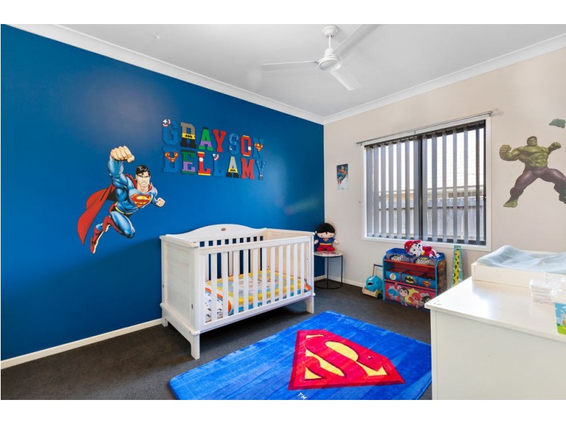 8 Sams Way, Marsden QLD 4132