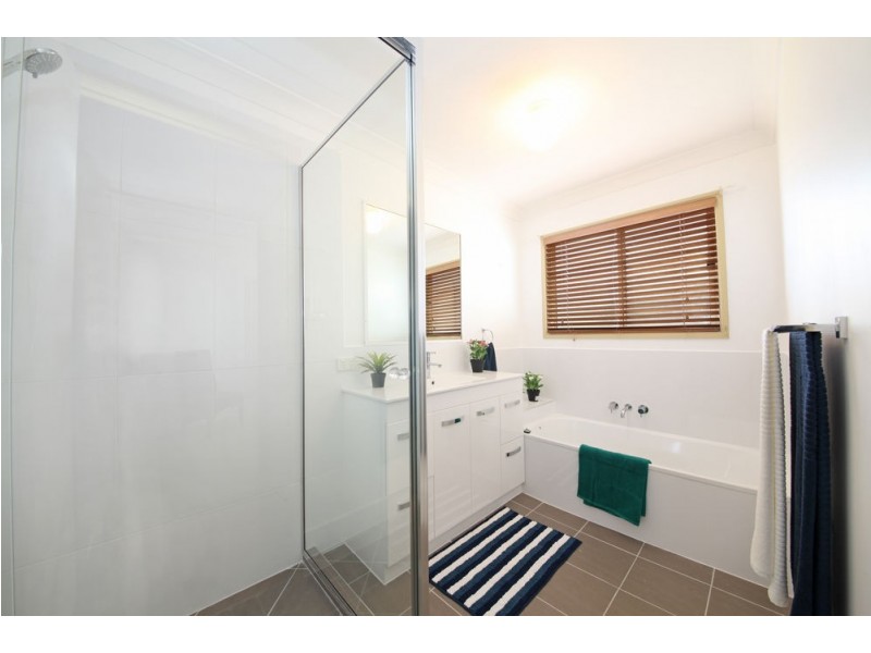 93 Overland Drive, Edens Landing QLD 4207