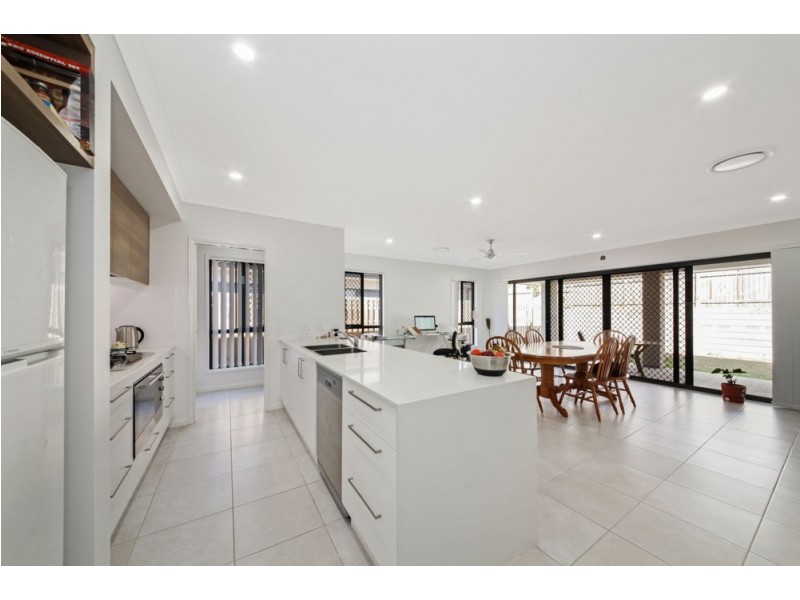 6 Mount Greville Way, Park Ridge QLD 4125