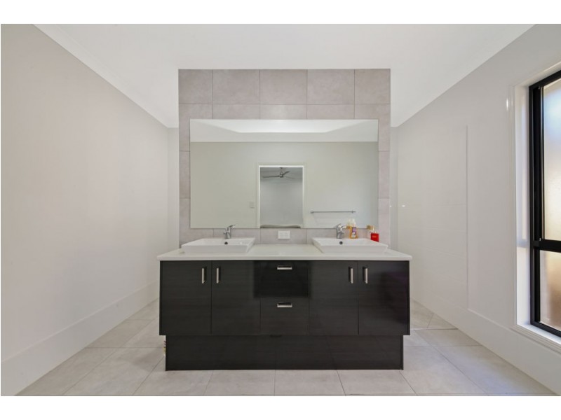 6 Mount Greville Way, Park Ridge QLD 4125