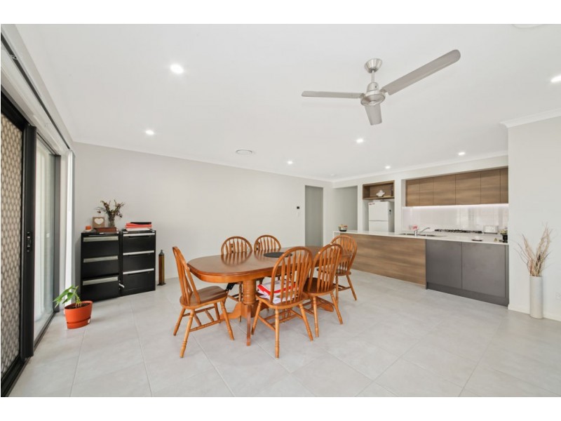 6 Mount Greville Way, Park Ridge QLD 4125