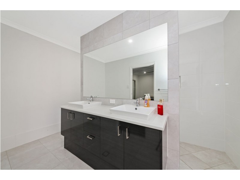 6 Mount Greville Way, Park Ridge QLD 4125