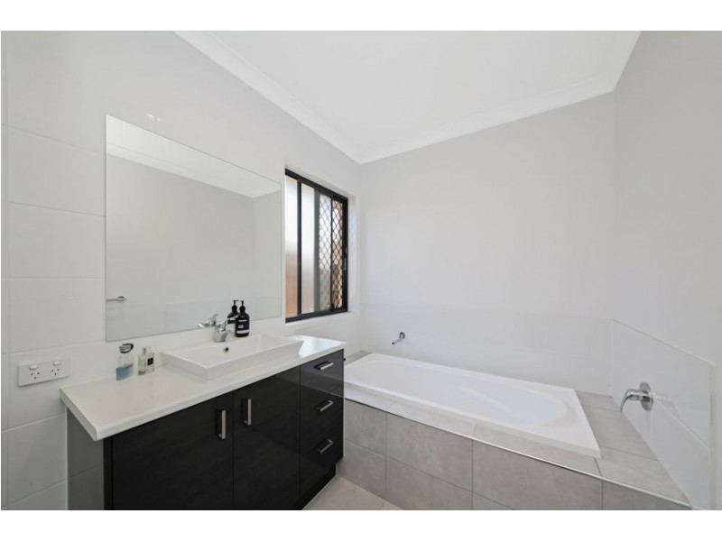 6 Mount Greville Way, Park Ridge QLD 4125