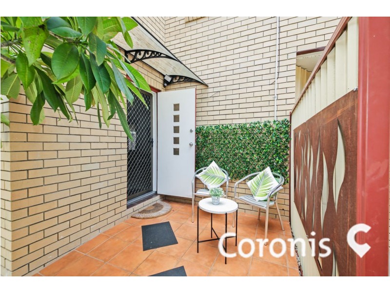 1/25 Imperial Parade, Labrador QLD 4215