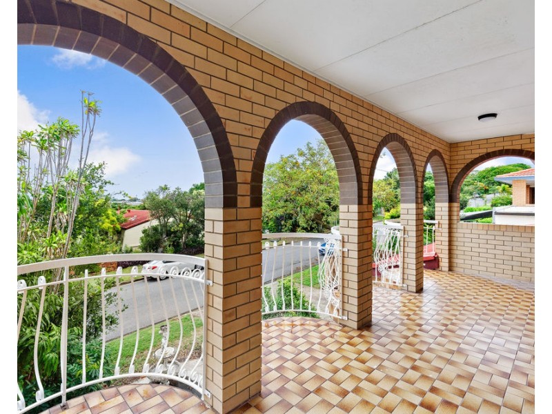 1 Akora Street, Macgregor QLD 4109
