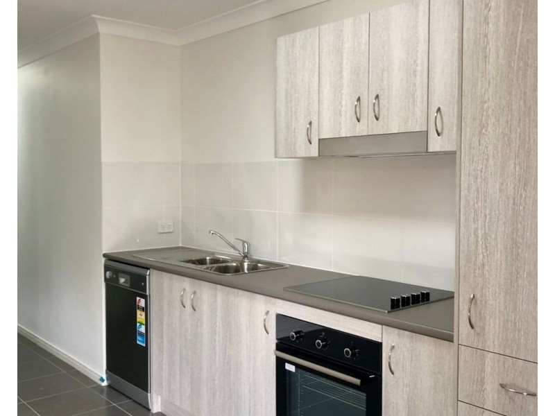 2/3 Sunrise Ct, Loganlea QLD 4131