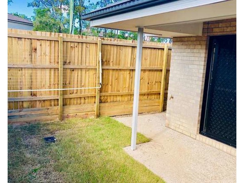 2/3 Sunrise Ct, Loganlea QLD 4131