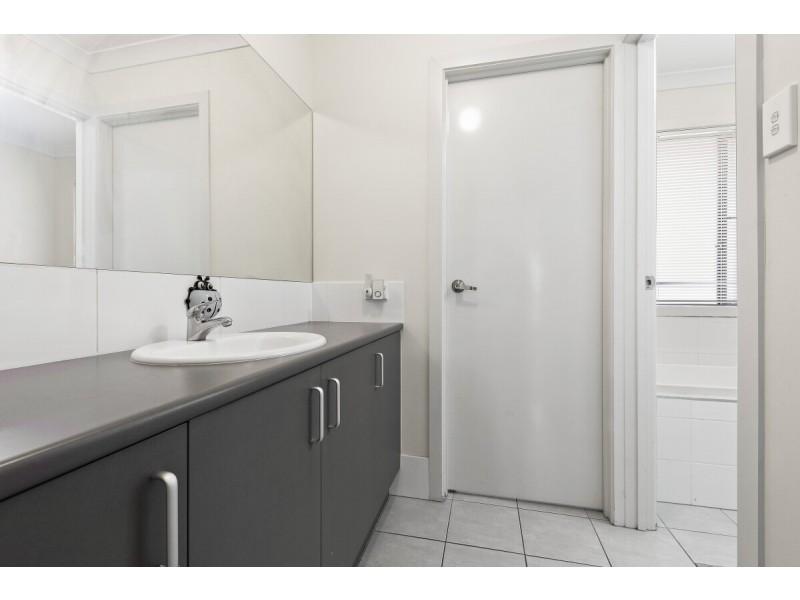 64 Grand Terrace, Waterford QLD 4133