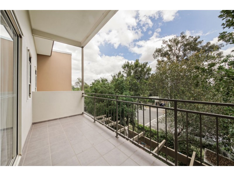 2/26-28 Laughlin Street, Kingston QLD 4114