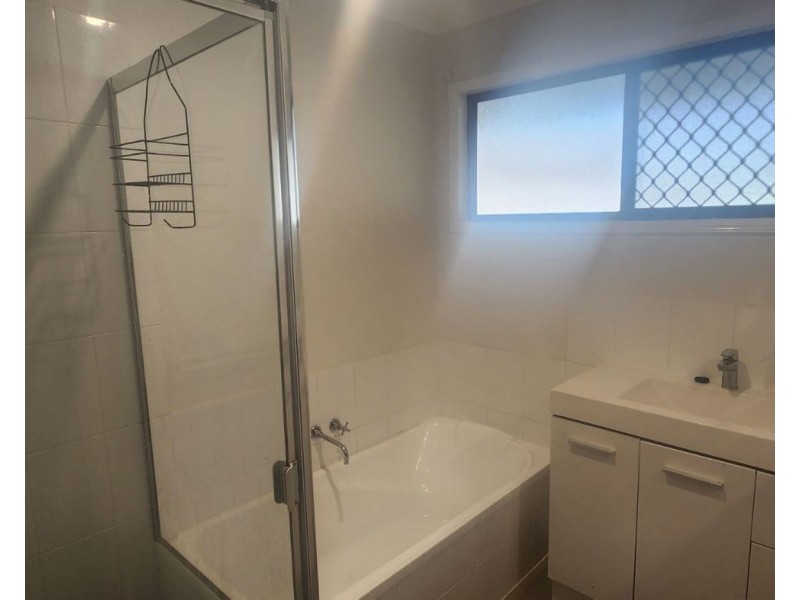 27 Polaris Ave, Kingston QLD 4114