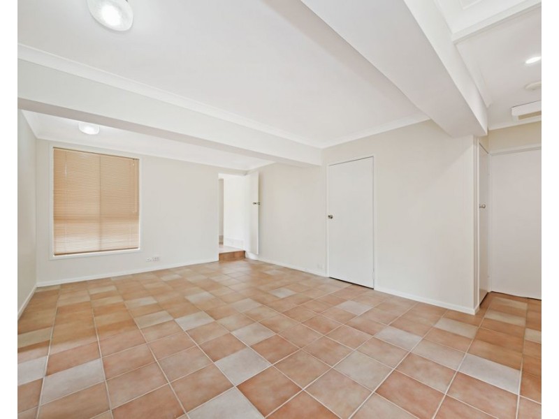 14 Edgelhill Cresent, Springwood QLD 4127