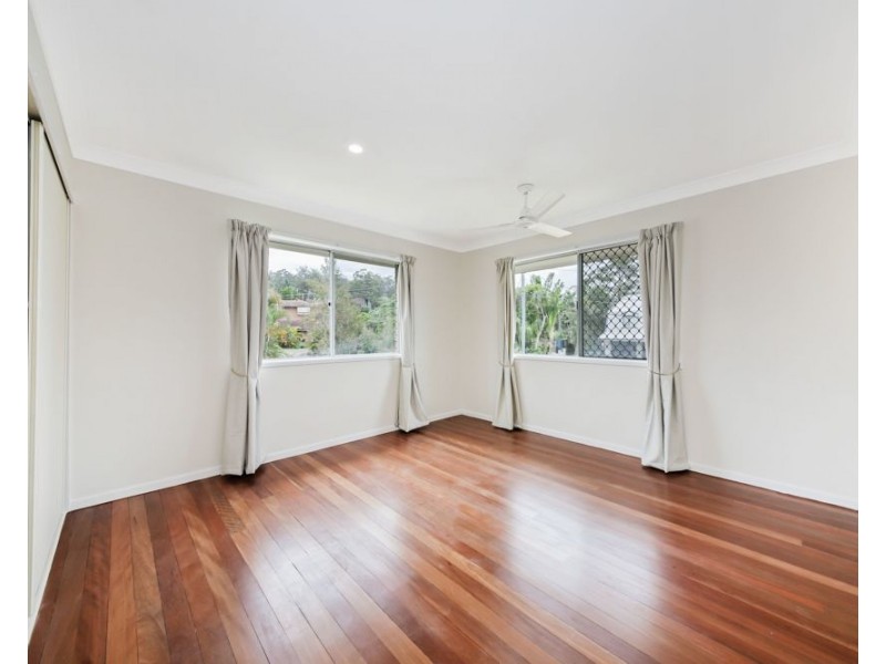 14 Edgelhill Cresent, Springwood QLD 4127