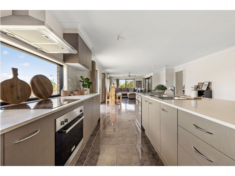 72 Marcus Drive, Regents Park QLD 4118