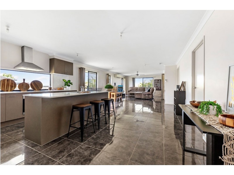 72 Marcus Drive, Regents Park QLD 4118