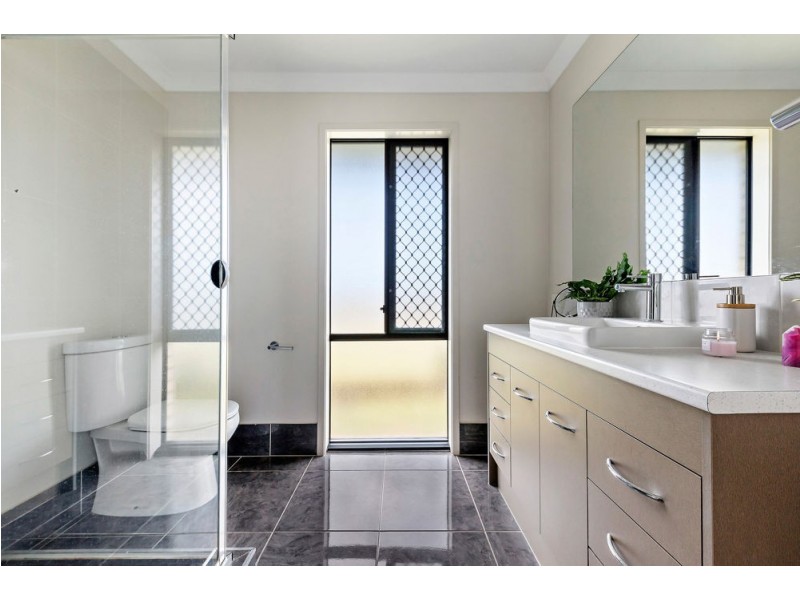 72 Marcus Drive, Regents Park QLD 4118