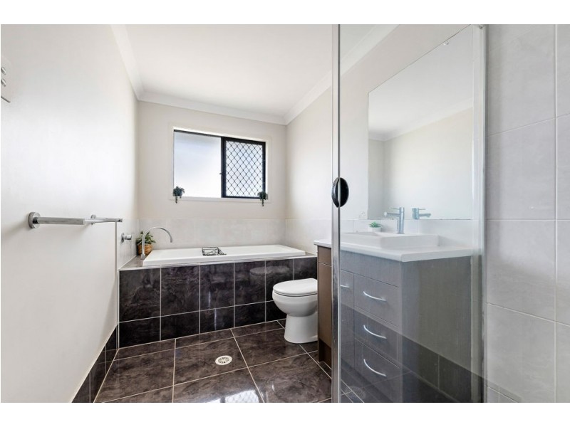 72 Marcus Drive, Regents Park QLD 4118